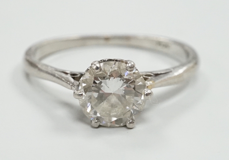 A white metal (stamped plat) and solitaire diamond set ring, size M, gross weight 3.1 grams